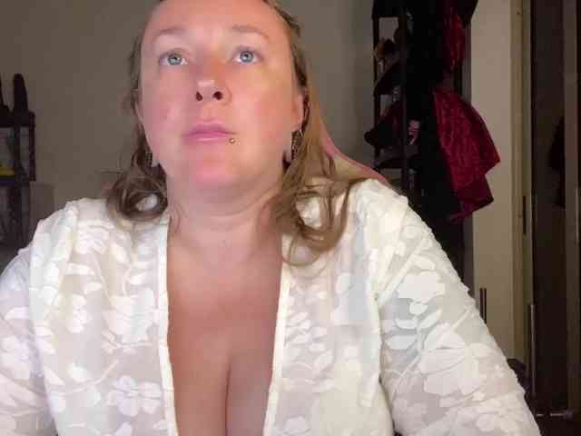 NylonQueen webcam