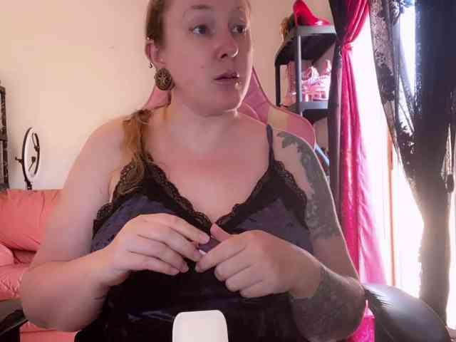 NylonQueen webcam