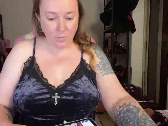 NylonQueen webcam