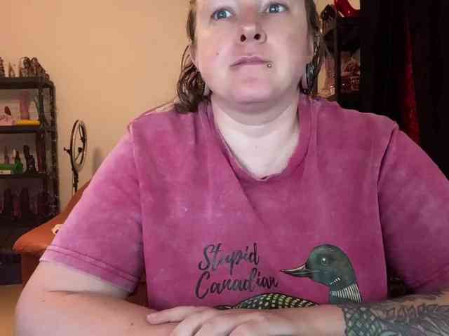 NylonQueen webcam