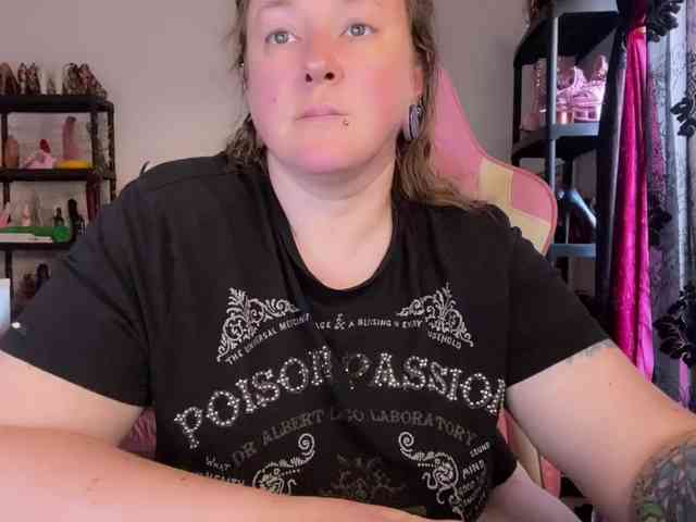NylonQueen webcam