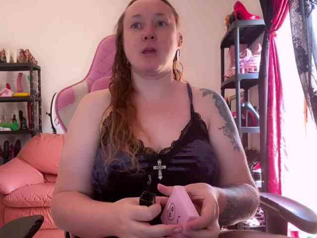 NylonQueen webcam