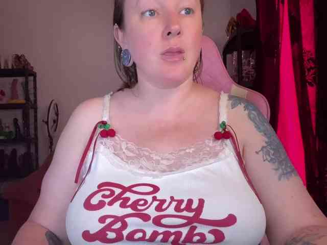 NylonQueen webcam