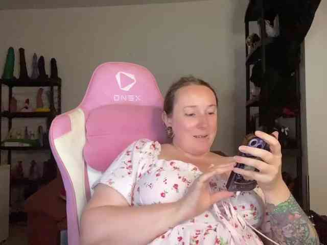 NylonQueen webcam