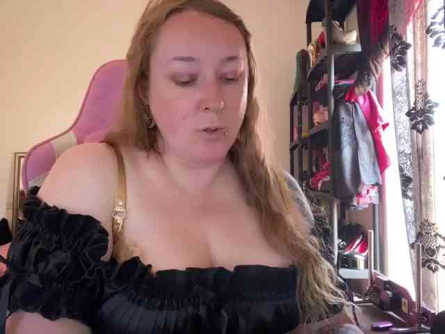 NylonQueen webcam