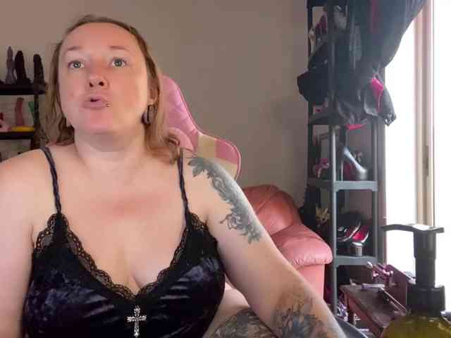 NylonQueen webcam