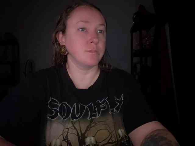 NylonQueen webcam