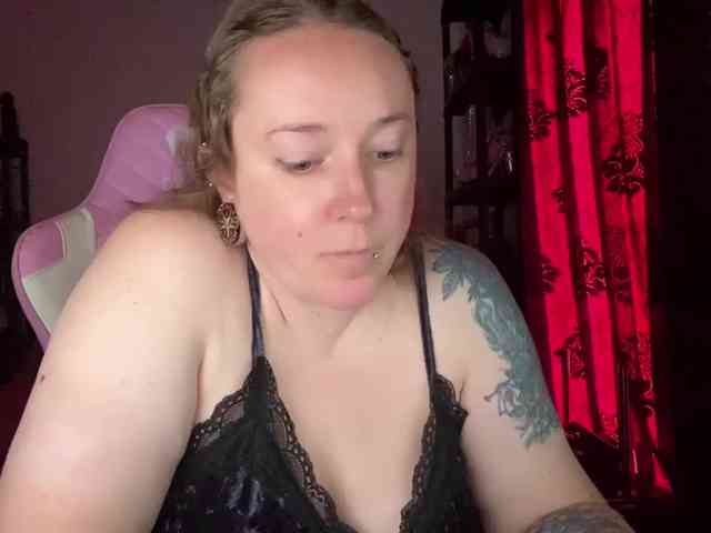 NylonQueen webcam