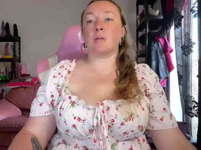 NylonQueen webcam