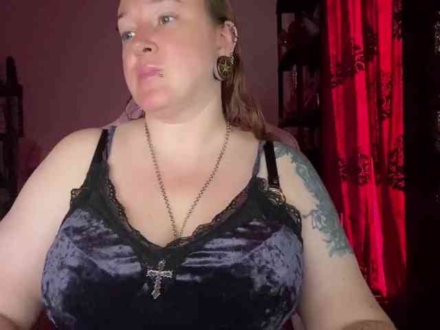 NylonQueen webcam