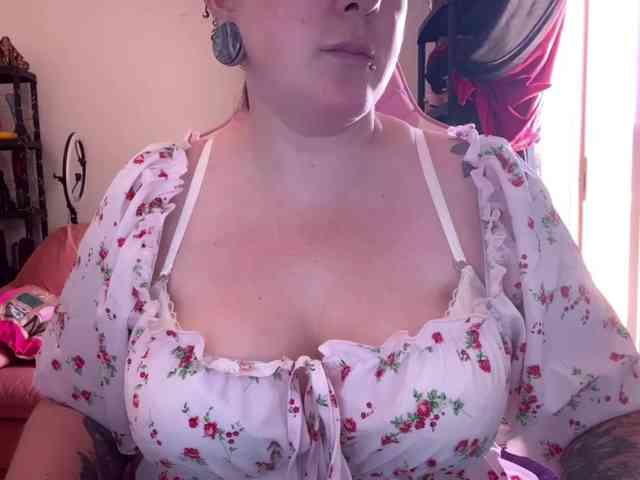 NylonQueen webcam