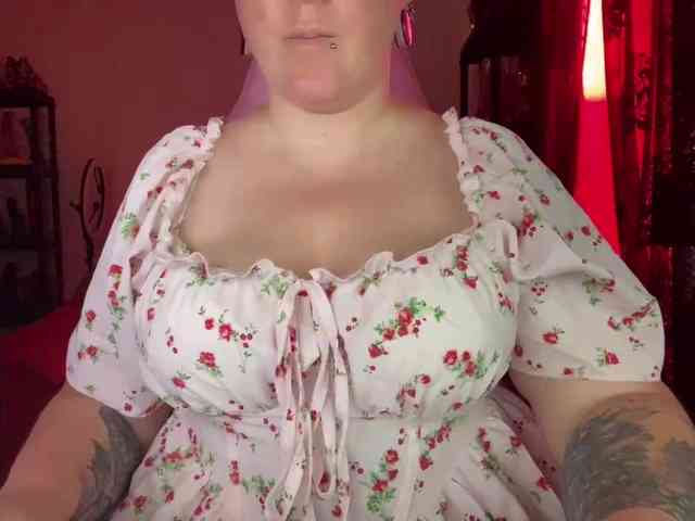 NylonQueen webcam