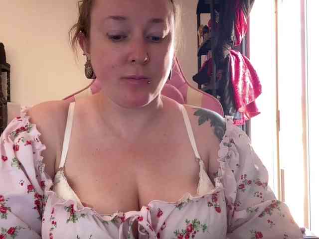 NylonQueen webcam