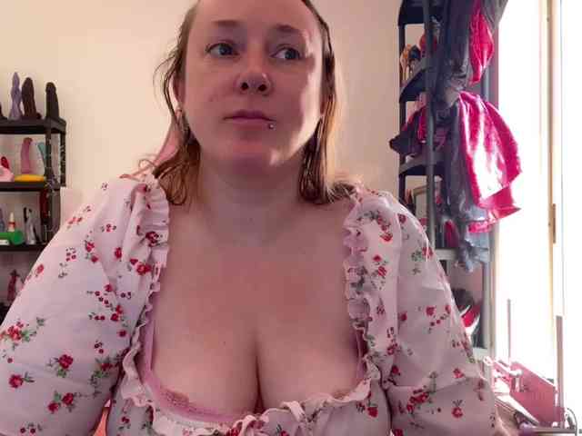 NylonQueen webcam