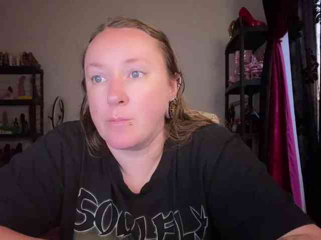 NylonQueen webcam