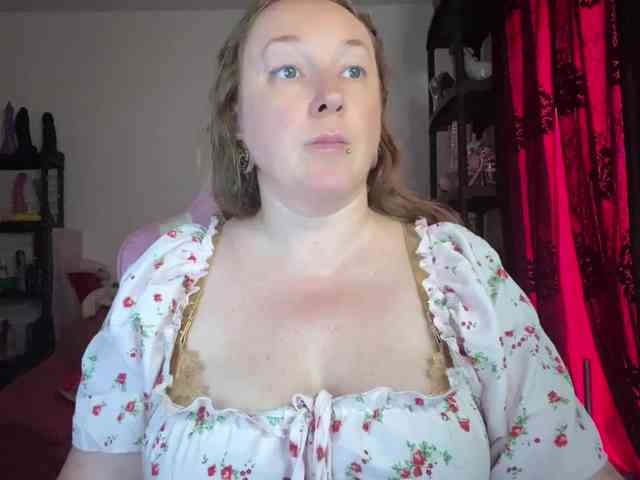 NylonQueen webcam