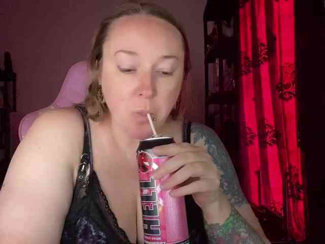 NylonQueen webcam