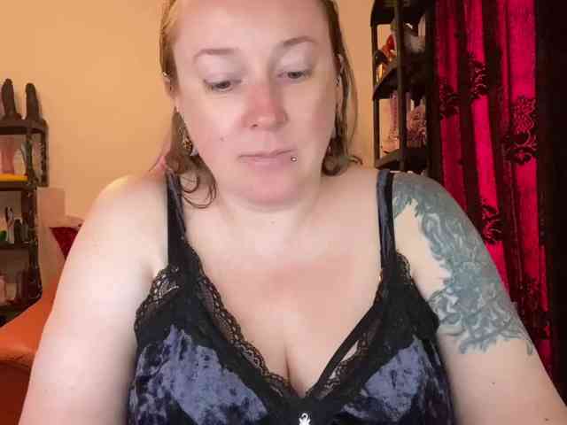 NylonQueen webcam