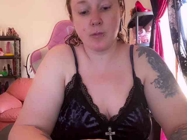 NylonQueen webcam