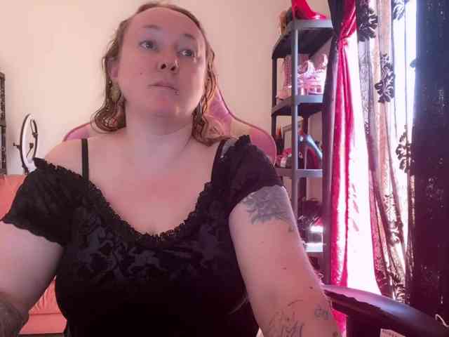 NylonQueen webcam