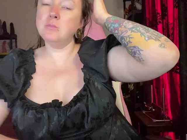 NylonQueen webcam