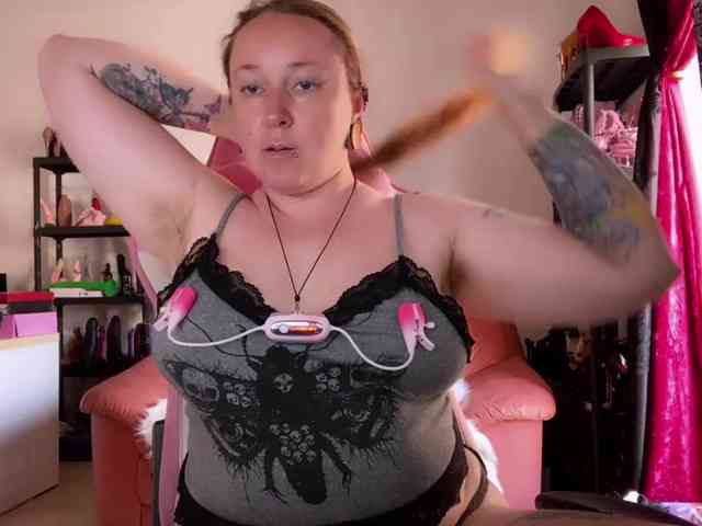 NylonQueen webcam