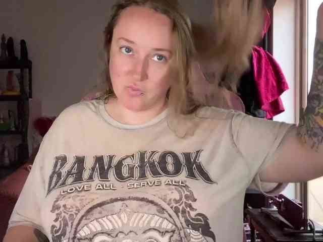 nylonqueen's live room