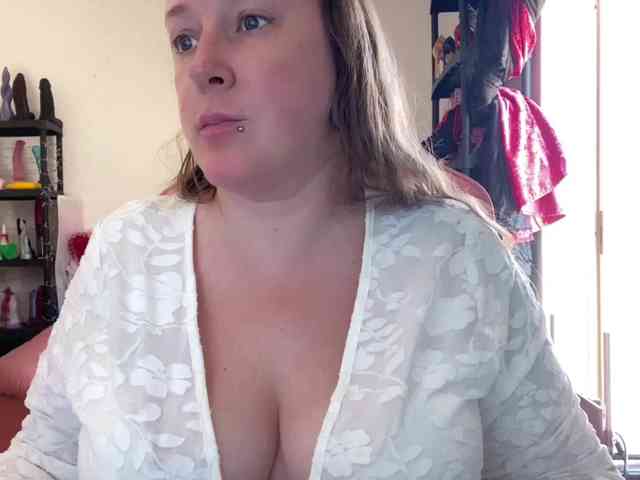 NylonQueen webcam