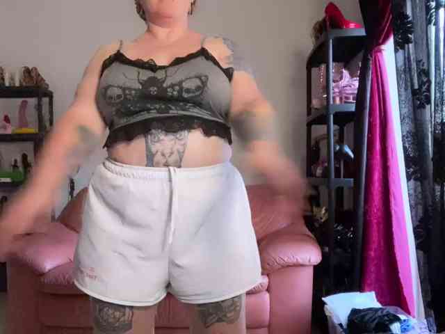 NylonQueen webcam