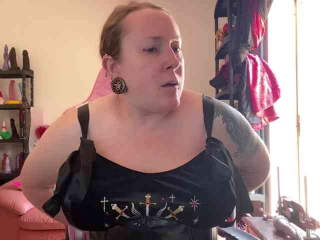 NylonQueen webcam