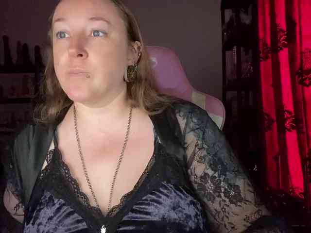 NylonQueen webcam