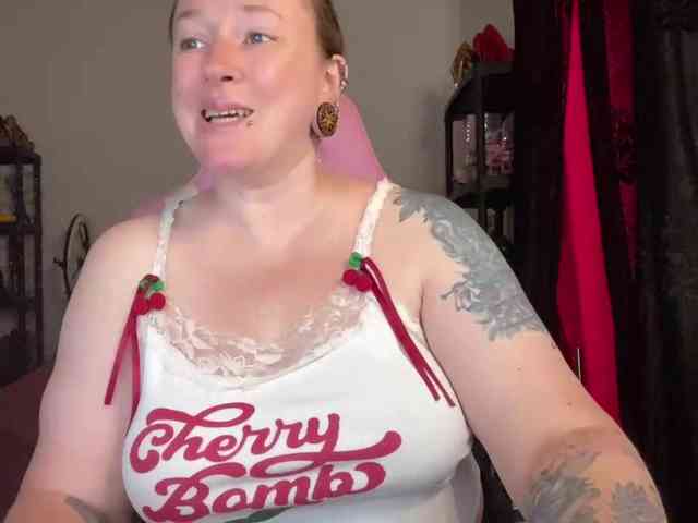 NylonQueen webcam