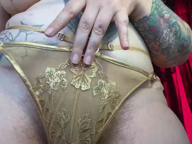 NylonQueen webcam
