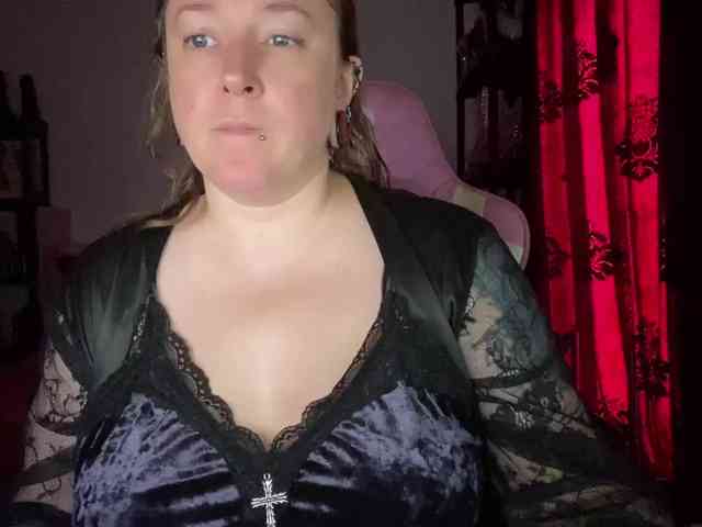 NylonQueen webcam