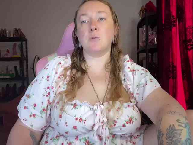 NylonQueen webcam