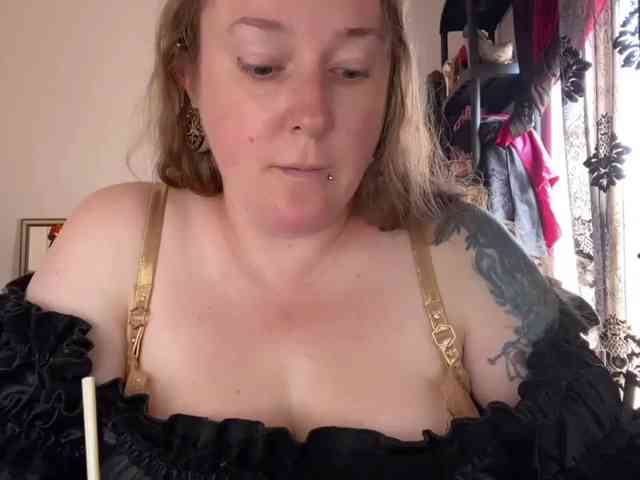NylonQueen webcam