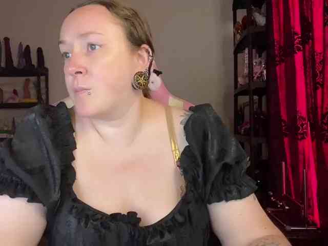 NylonQueen webcam