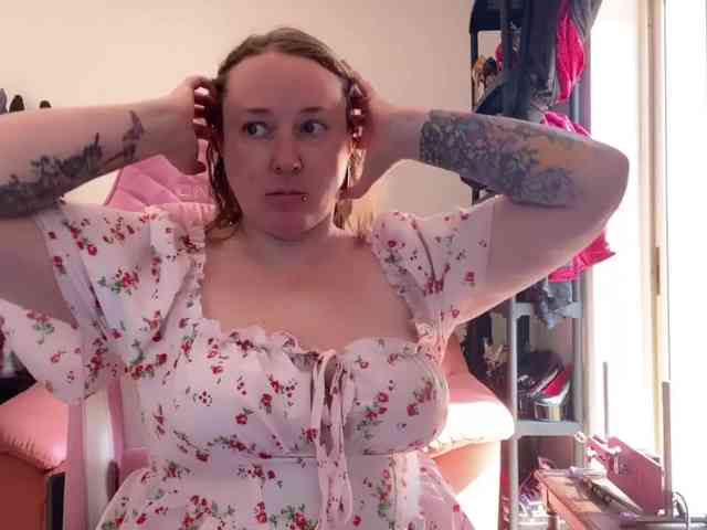 NylonQueen webcam