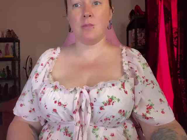 NylonQueen webcam