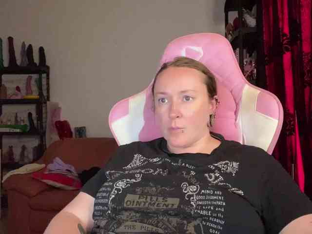 NylonQueen webcam