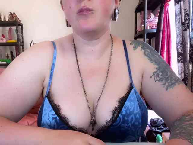 NylonQueen webcam