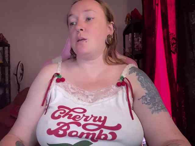 NylonQueen webcam