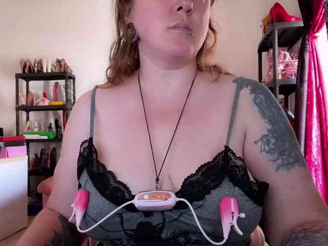 NylonQueen webcam