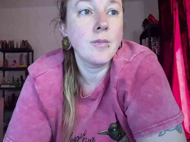 NylonQueen webcam