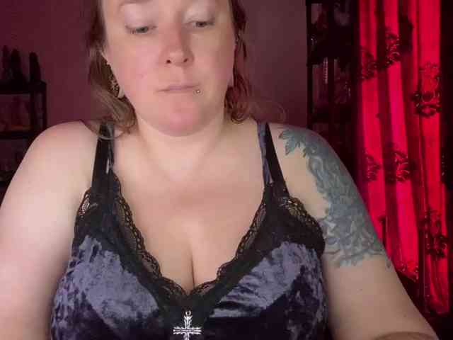 NylonQueen webcam