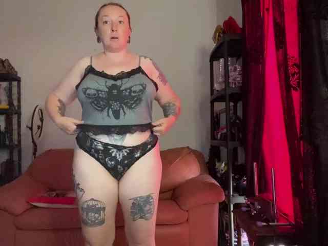 NylonQueen webcam