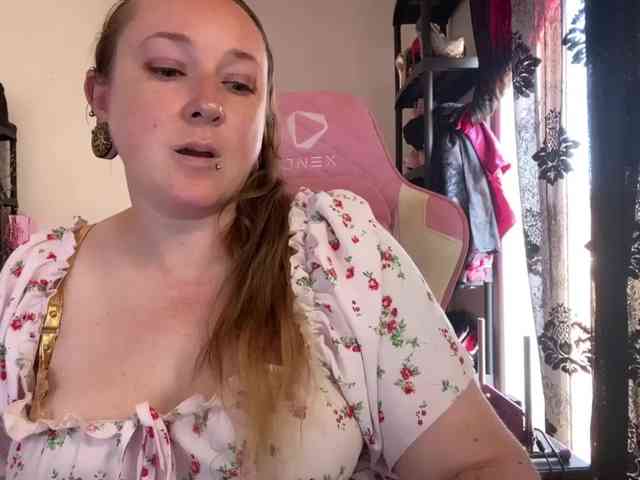 NylonQueen webcam
