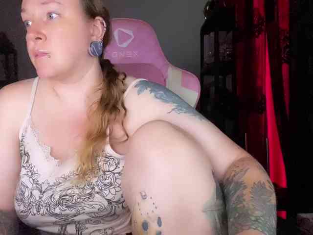 NylonQueen webcam