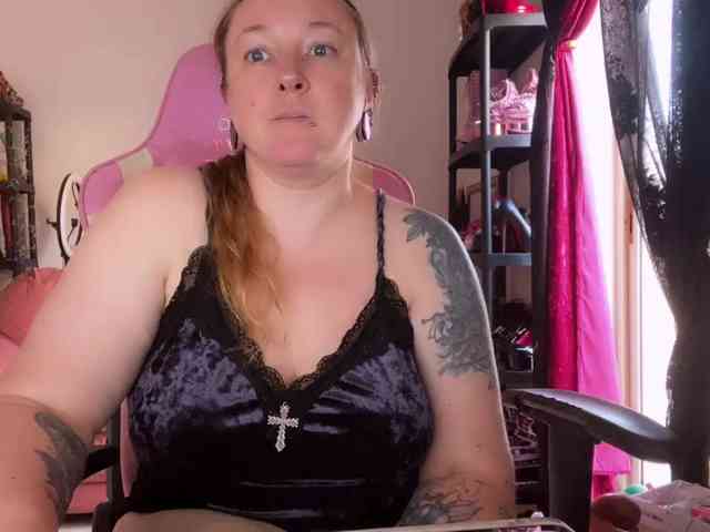 NylonQueen webcam