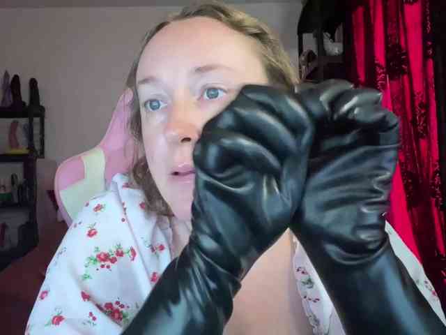NylonQueen webcam